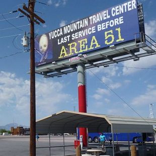 Panneau annonçant la zone 51 dans le Nevada