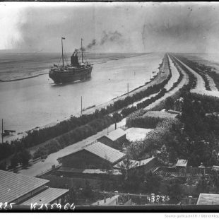 Photographie du canal de Suez, 1915 / [Agence Rol]