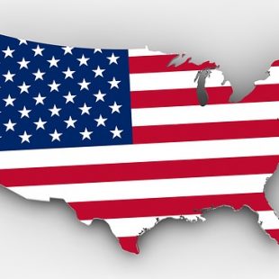drapeau américain découpé en forme des Etats-unis