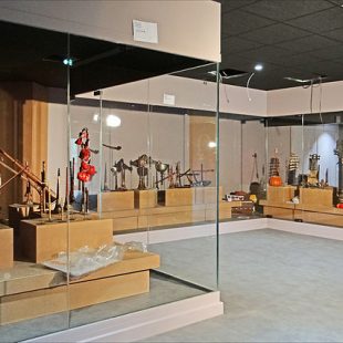 vitrine du musée des instruments de Ceret