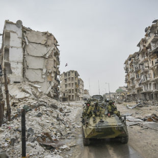 Rue et immeubles en ruines Syrie