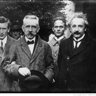 Photographie de Einstein, Professeur Langevin et R. Smith