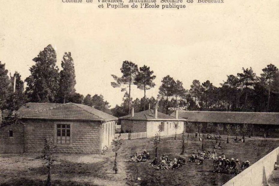 Photographie en noir et blancd'un camp de colonie de vancances d'Andernos les bains