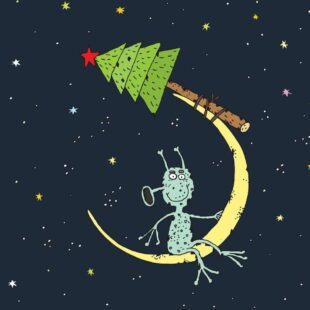 image d'un extraterrestre assis sur une lune avec un sapin sans guirlande, accroché à l'extrémité de la lune.